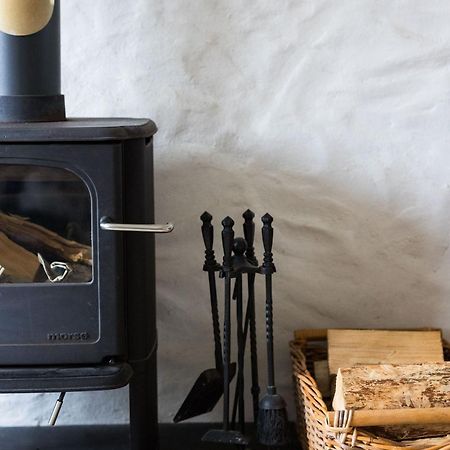 The Workshop- Eco Cottage By The Coastal Path Goodwick Eksteriør bilde