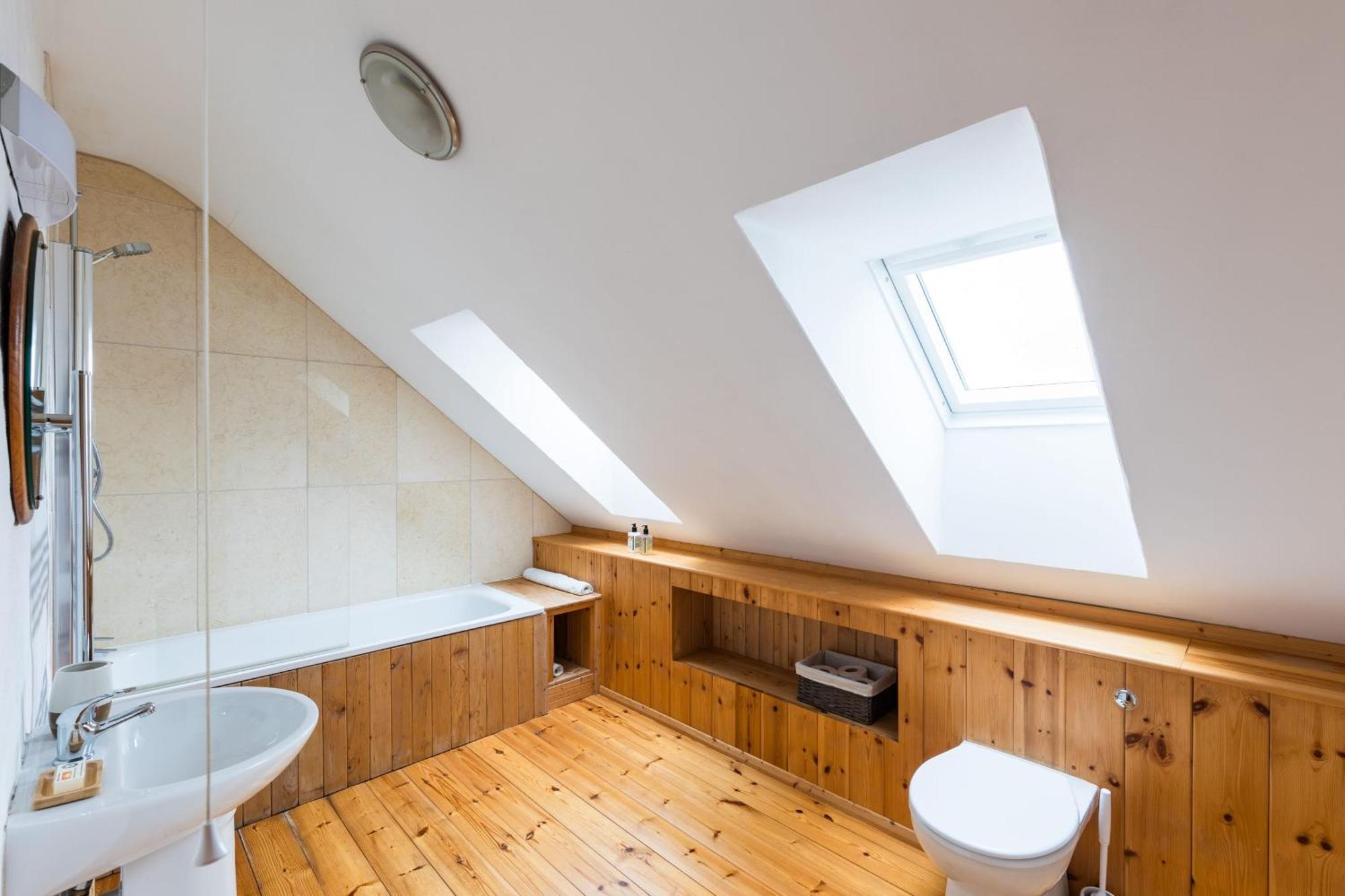 The Workshop- Eco Cottage By The Coastal Path Goodwick Eksteriør bilde